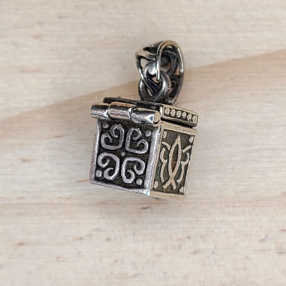 Vintage Sterling Silver 925 Hinged Prayer Box Pendant Charm 3.7g 1/2" Religious - Picture 5 of 12